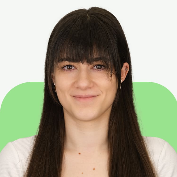 Emily Dattenberg, Industry Lead, auf einem professionellen Porträtfoto